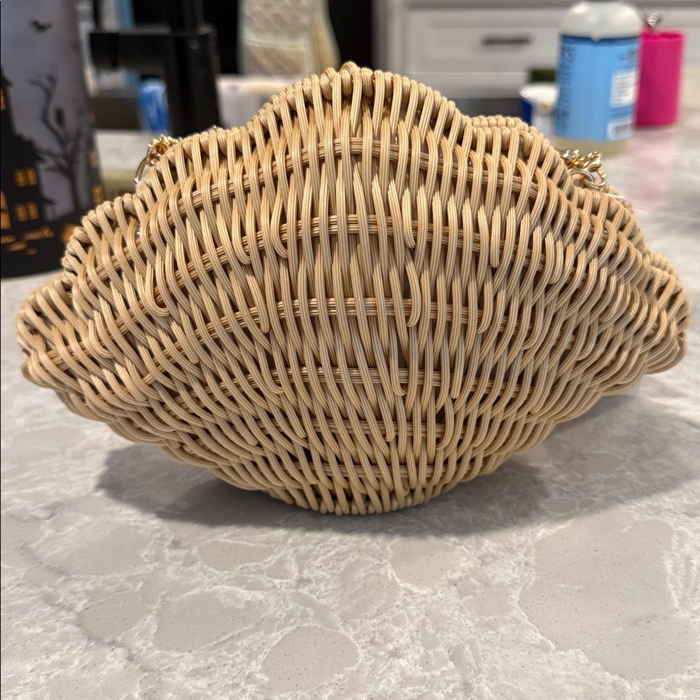Tommy Bahama natural seashell gold handle straw handbag - Picture 4 of 7